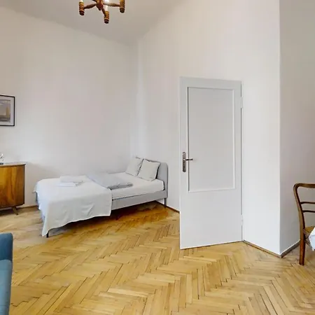 Vintage Tenement House Appartement Warschau